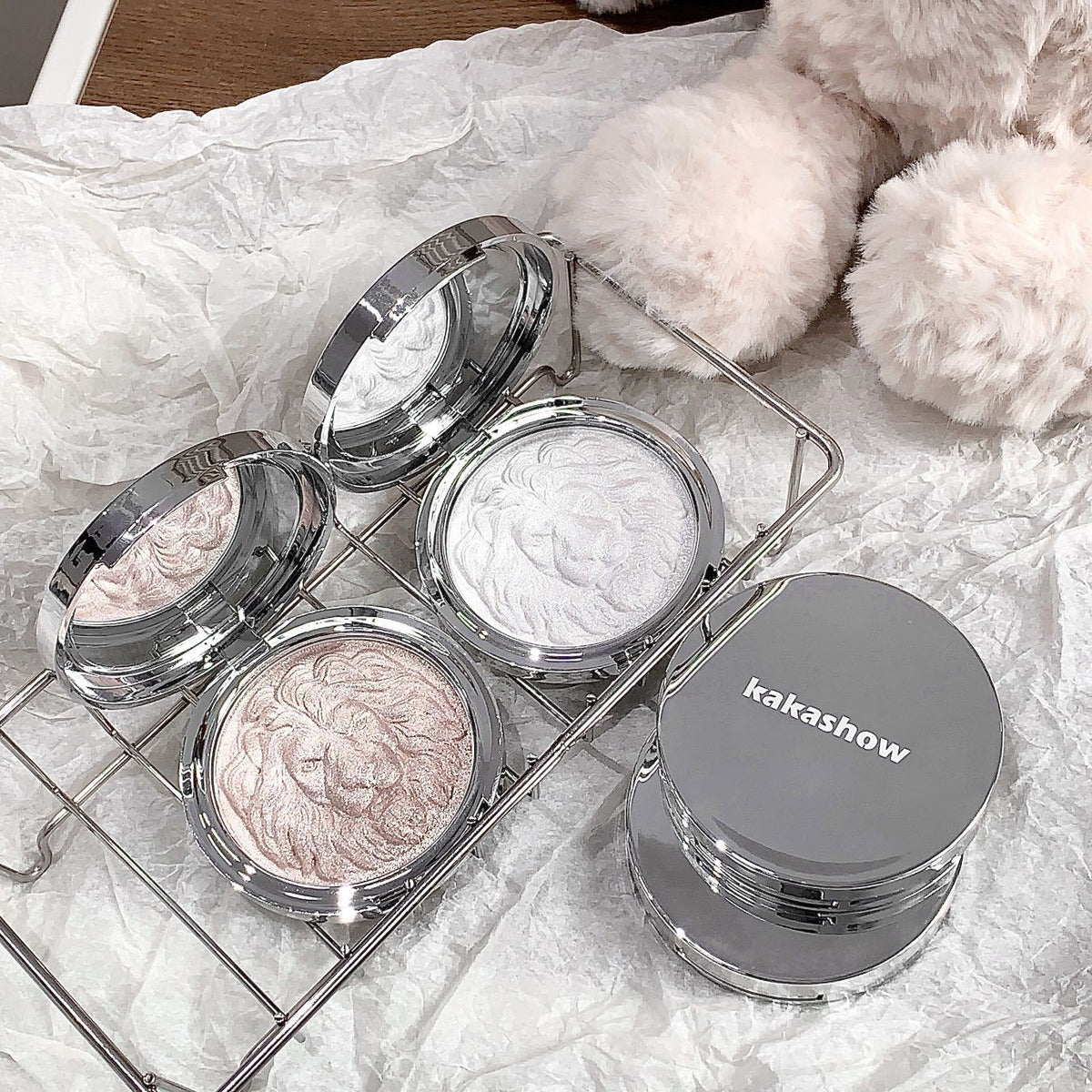 Women's Atmosphere Highlight Beauty Makeup